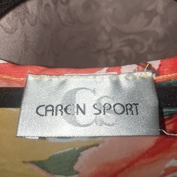 Cute sheer top with bell sleeves and elastic band around bottom - Picture 4 of 6